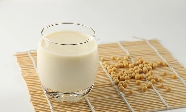 坚持喝一个月豆浆卵巢都有哪些变化?皮肤变白其实其中的一种