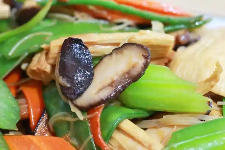 分享女性孕期不能碰的18种食物，马齿苋，螃蟹，甲鱼在前三